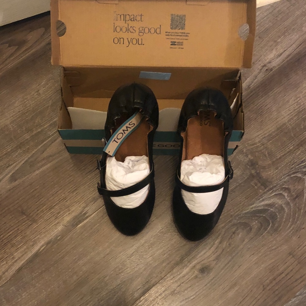 Toms Black Mary Jane Flats with Strap and Round Toe